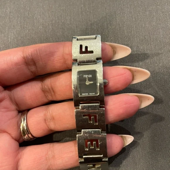FENDI Watch - Picture 3 of 12